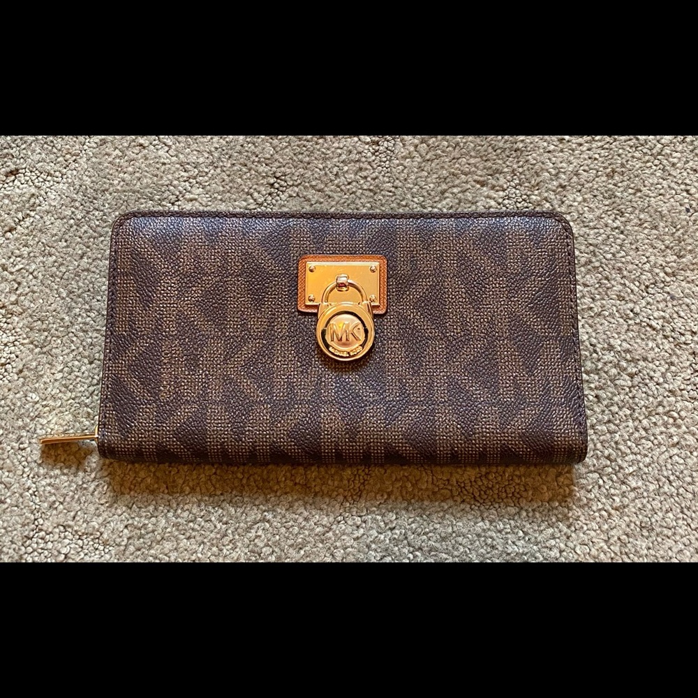 Michael Kors Signature Hamilton Wallet